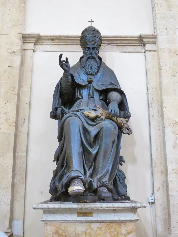 Martin I: statue of a seated pope with one hand raised
