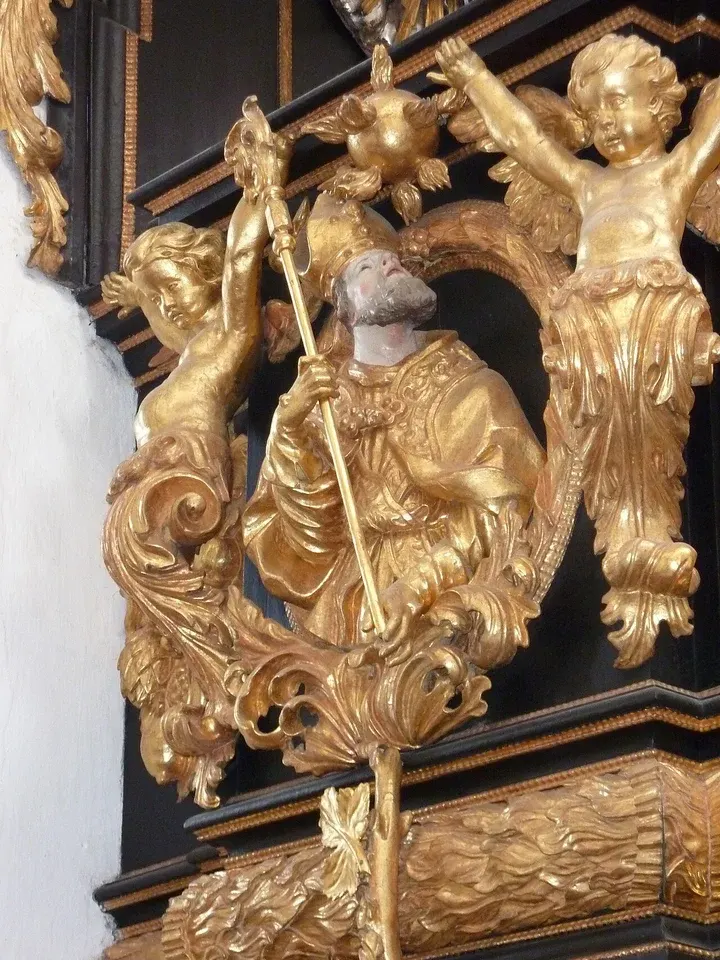 Robert of Newminster: gilded carving of a bishop among decorative figures