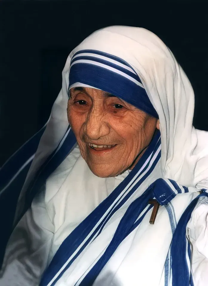 Teresa of Calcutta: photograph of Mother Teresa smiling in her white sari with blue stripes
