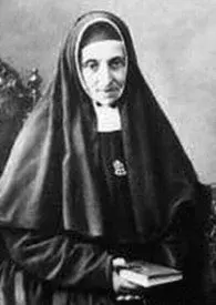 Paula Montal Fornés: black-and-white photograph of an elderly nun holding a book