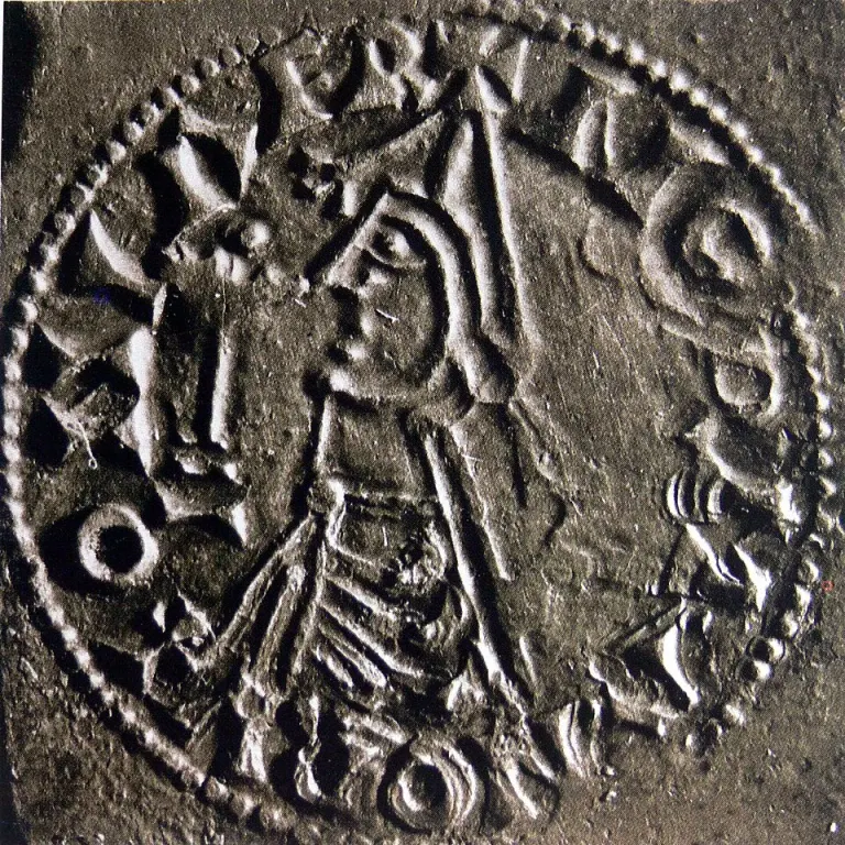Olaf II of Norway: close-up of a silver coin depicting a crowned figure