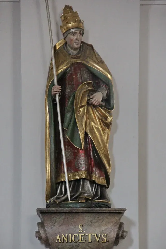 Anicetus: painted statue of a pope wearing a tiara