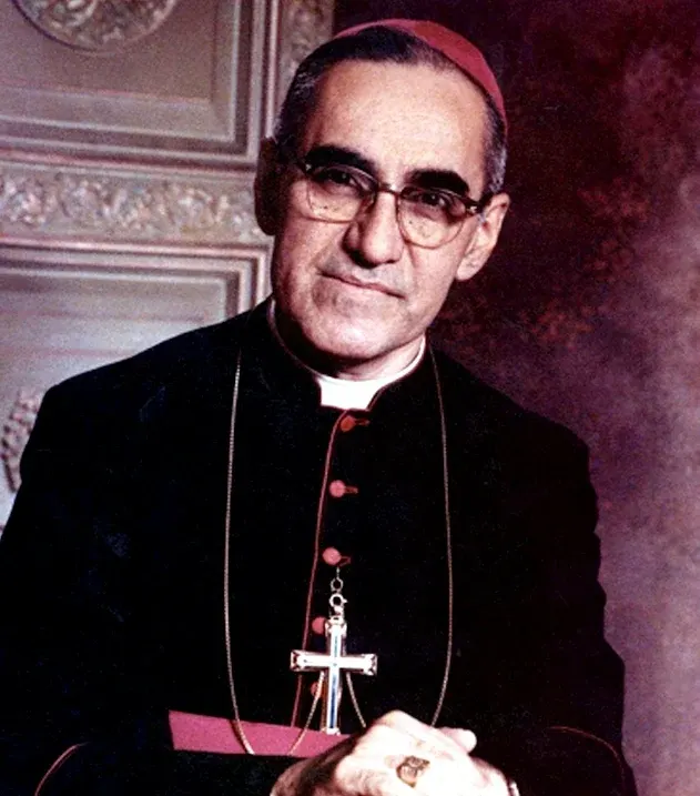 Óscar Arnulfo Romero: color photograph of a bishop wearing glasses and a pectoral cross